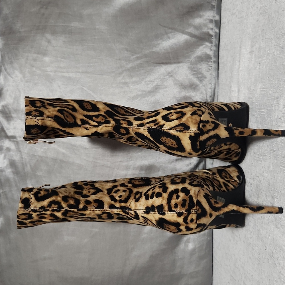 NWOT AZLEA WANG Leopard Print Stiletto Ankle Boots Size 11. - Picture 2 of 14
